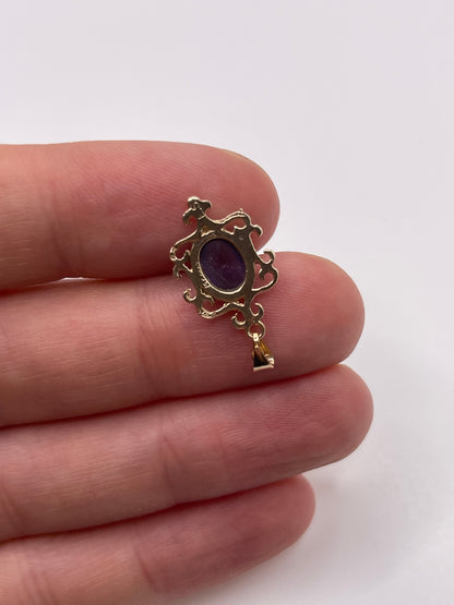 9ct gold cabochon amethyst pendant