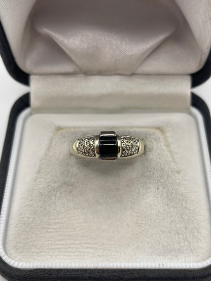 9ct white gold onyx and diamond ring