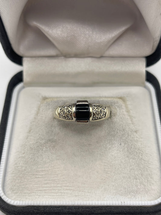 9ct white gold onyx and diamond ring
