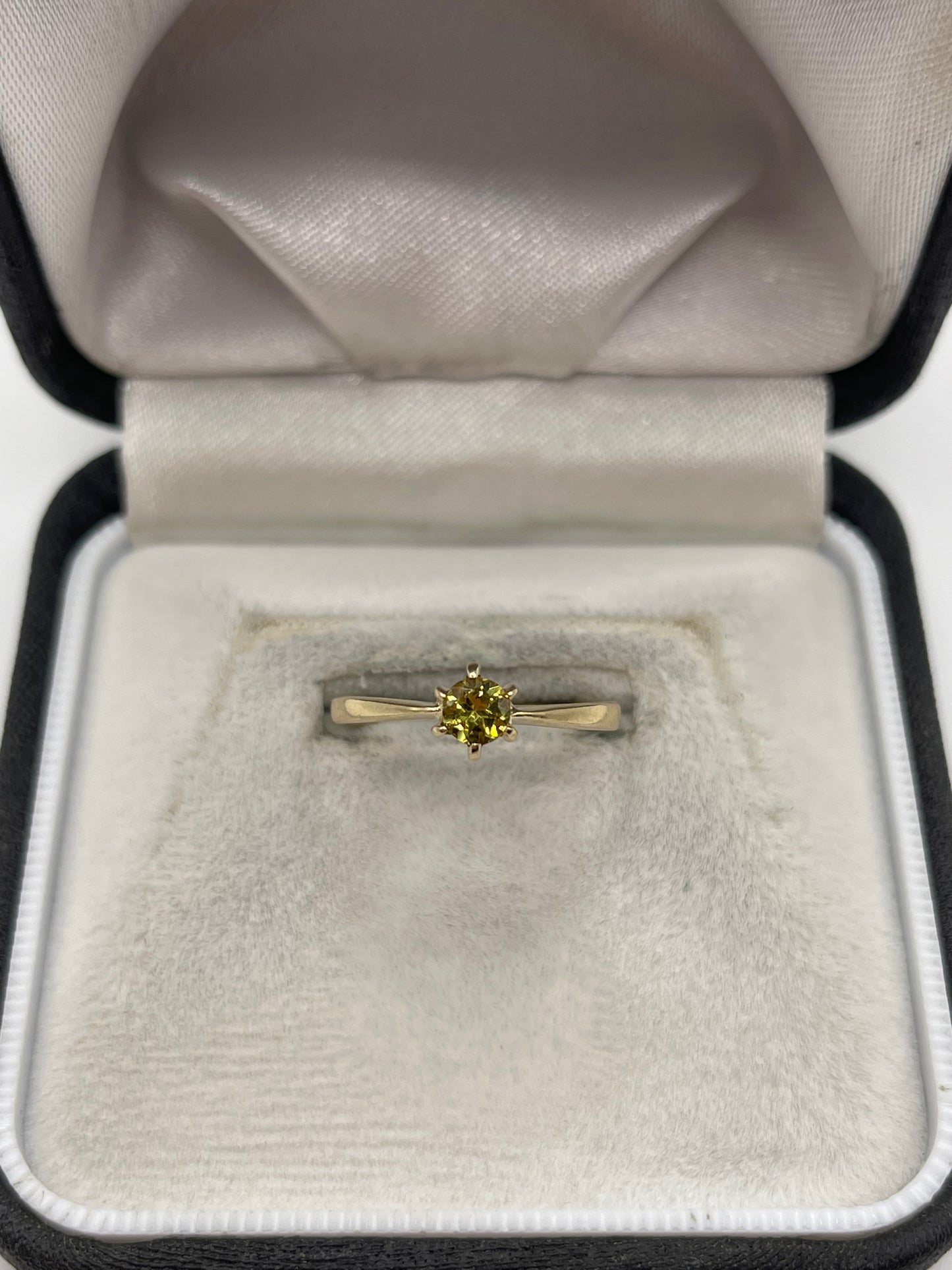 9ct gold sphene ring