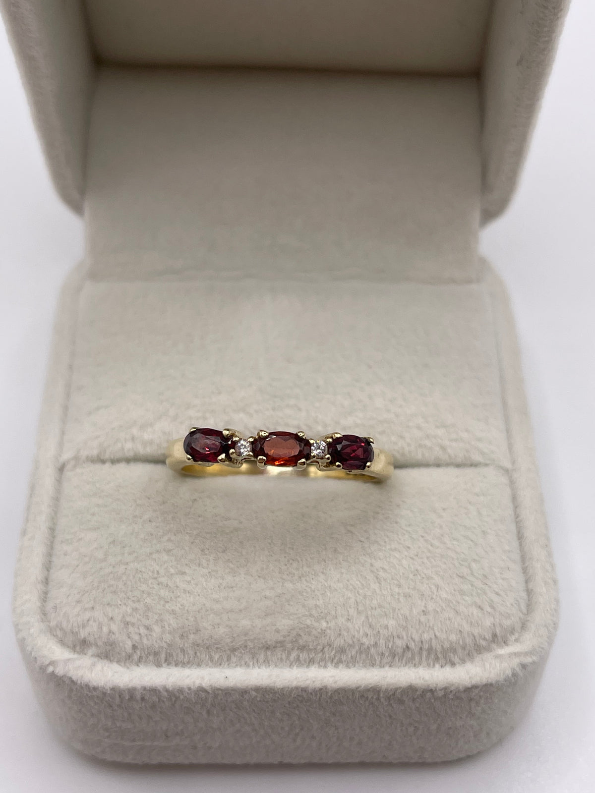 9ct gold garnet and diamond ring