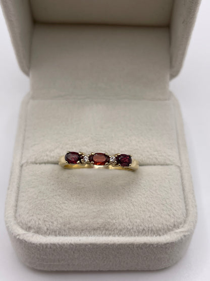 9ct gold garnet and diamond ring