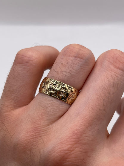 9ct gold patterned band