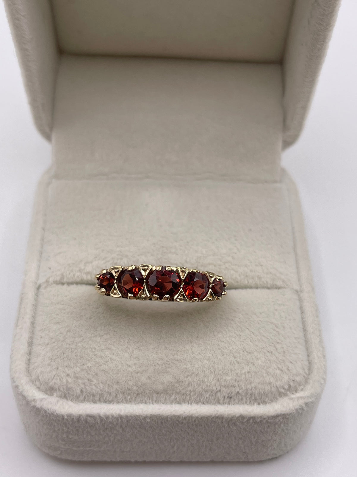 9ct gold garnet ring