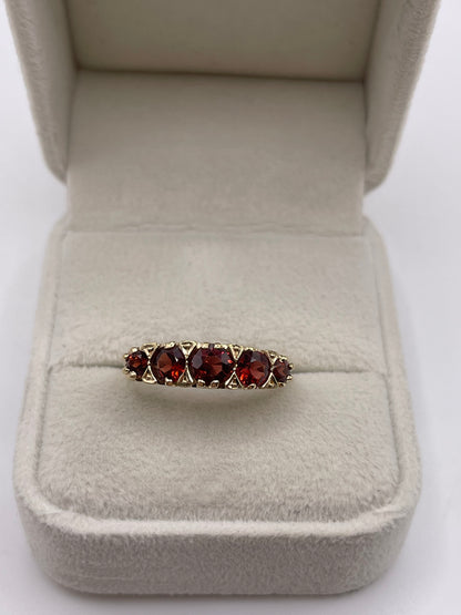 9ct gold garnet ring
