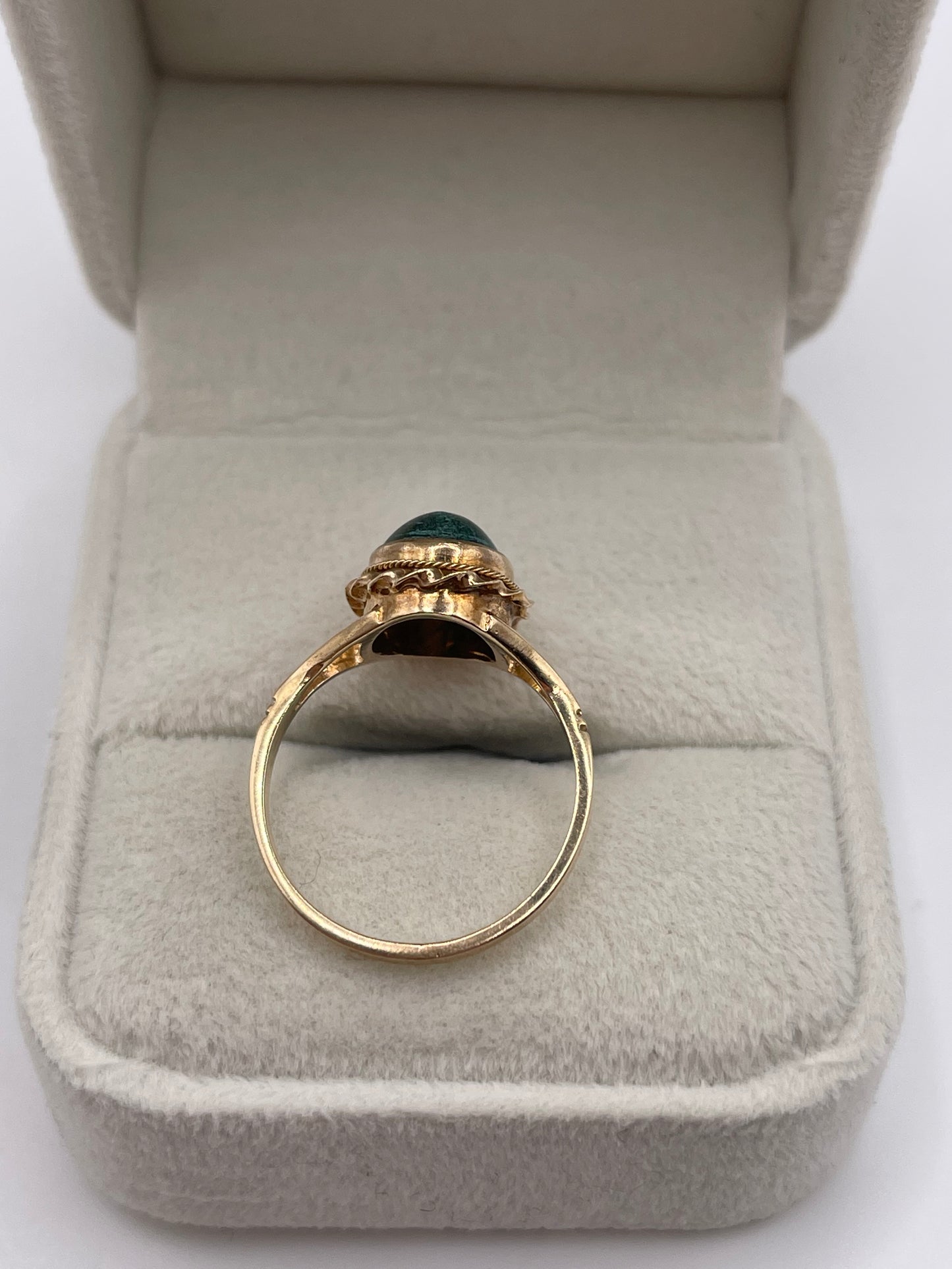 9ct gold malachite ring