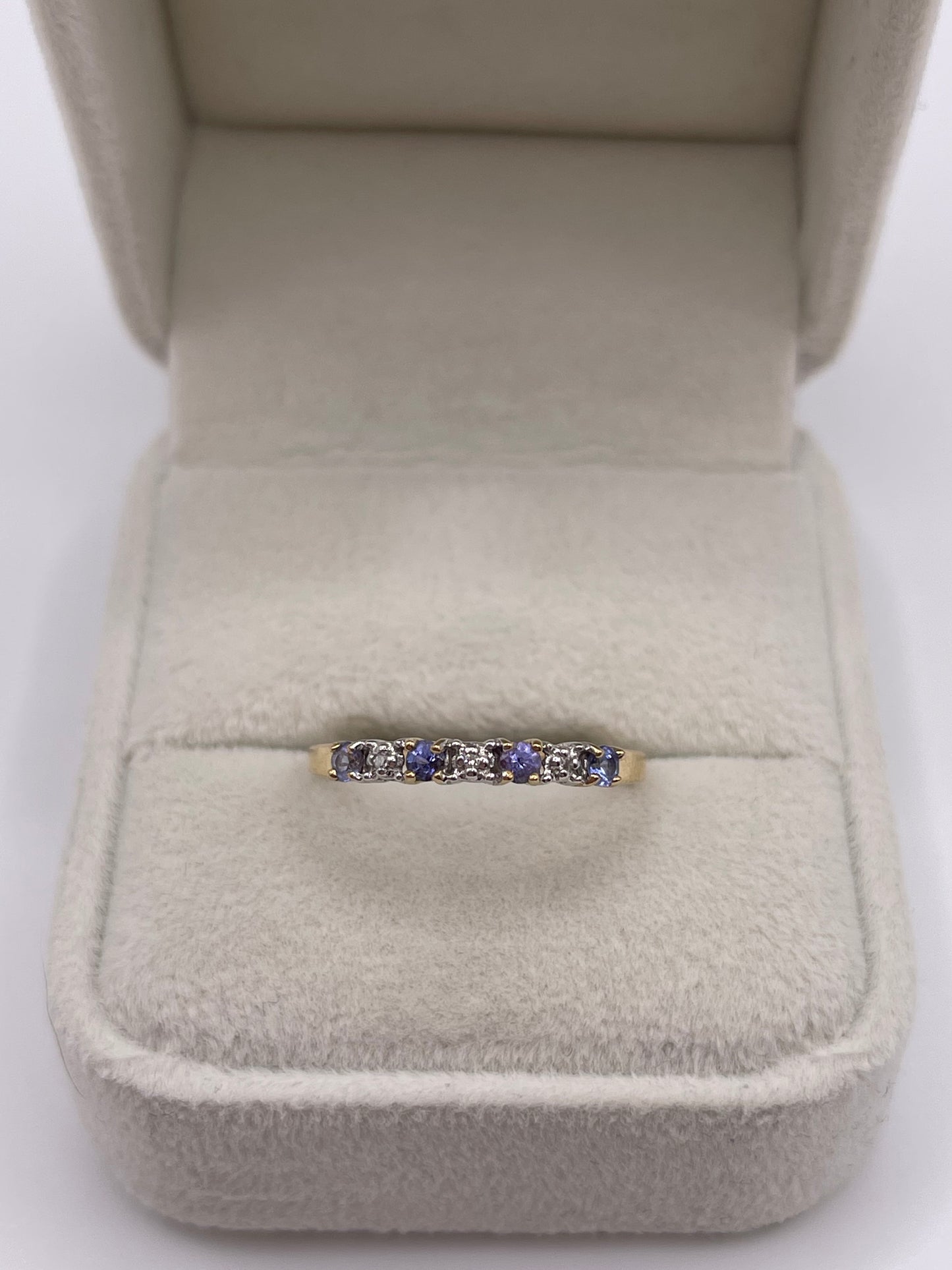 9ct gold tanzanite and diamond ring