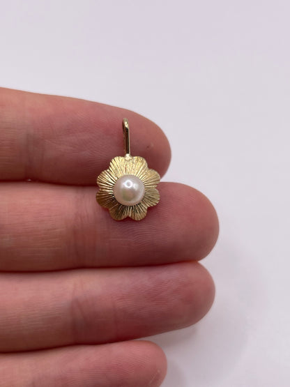 9ct gold pearl pendant