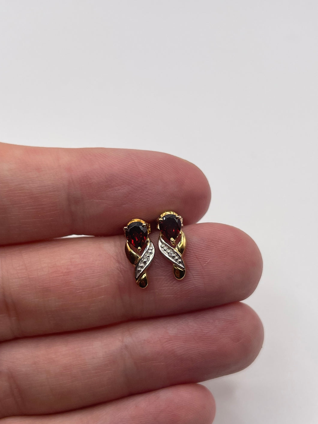 9ct gold garnet and diamond earrings