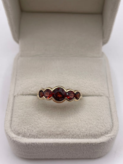 9ct gold garnet ring