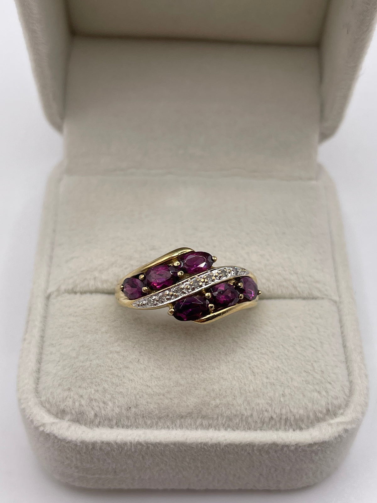 9ct gold garnet and diamond ring