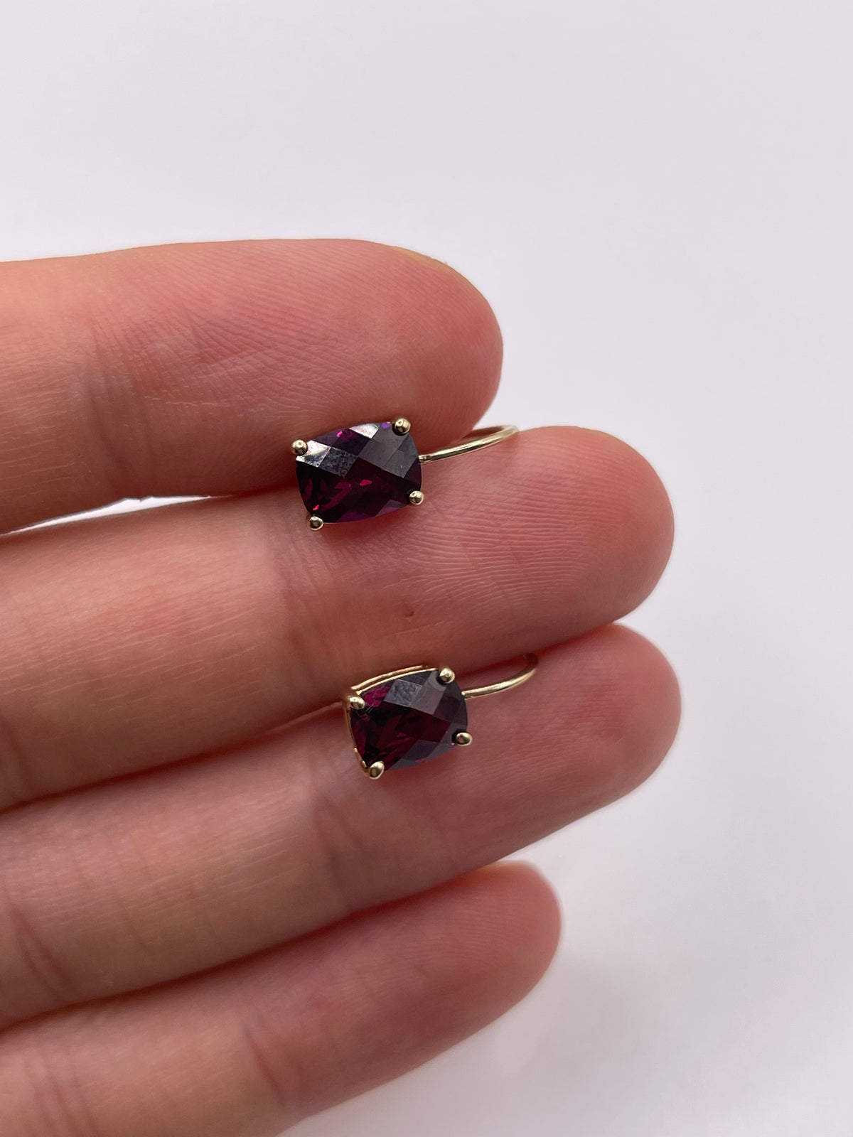 9ct gold garnet earrings