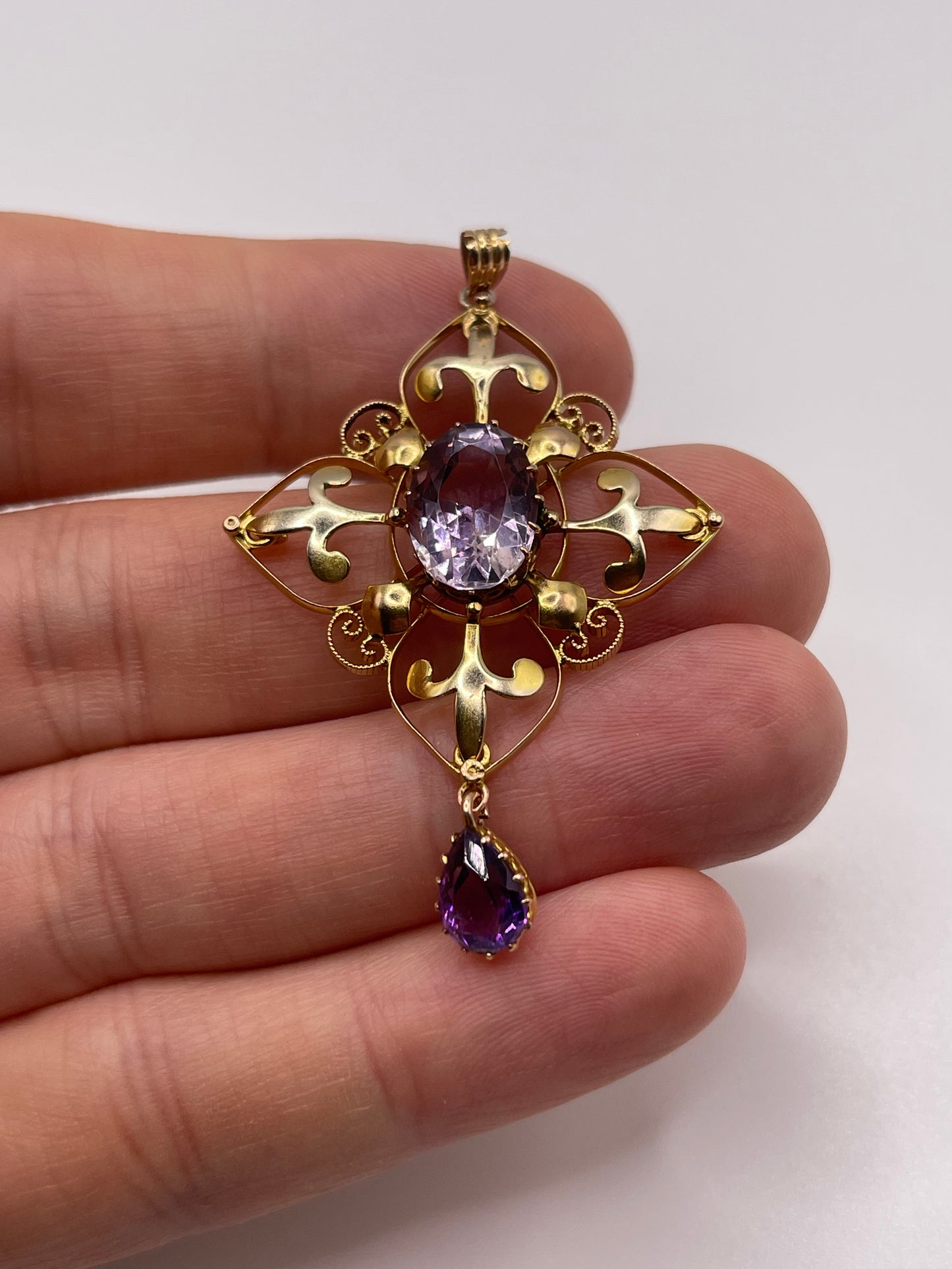 Antique 9ct gold amethyst pendant