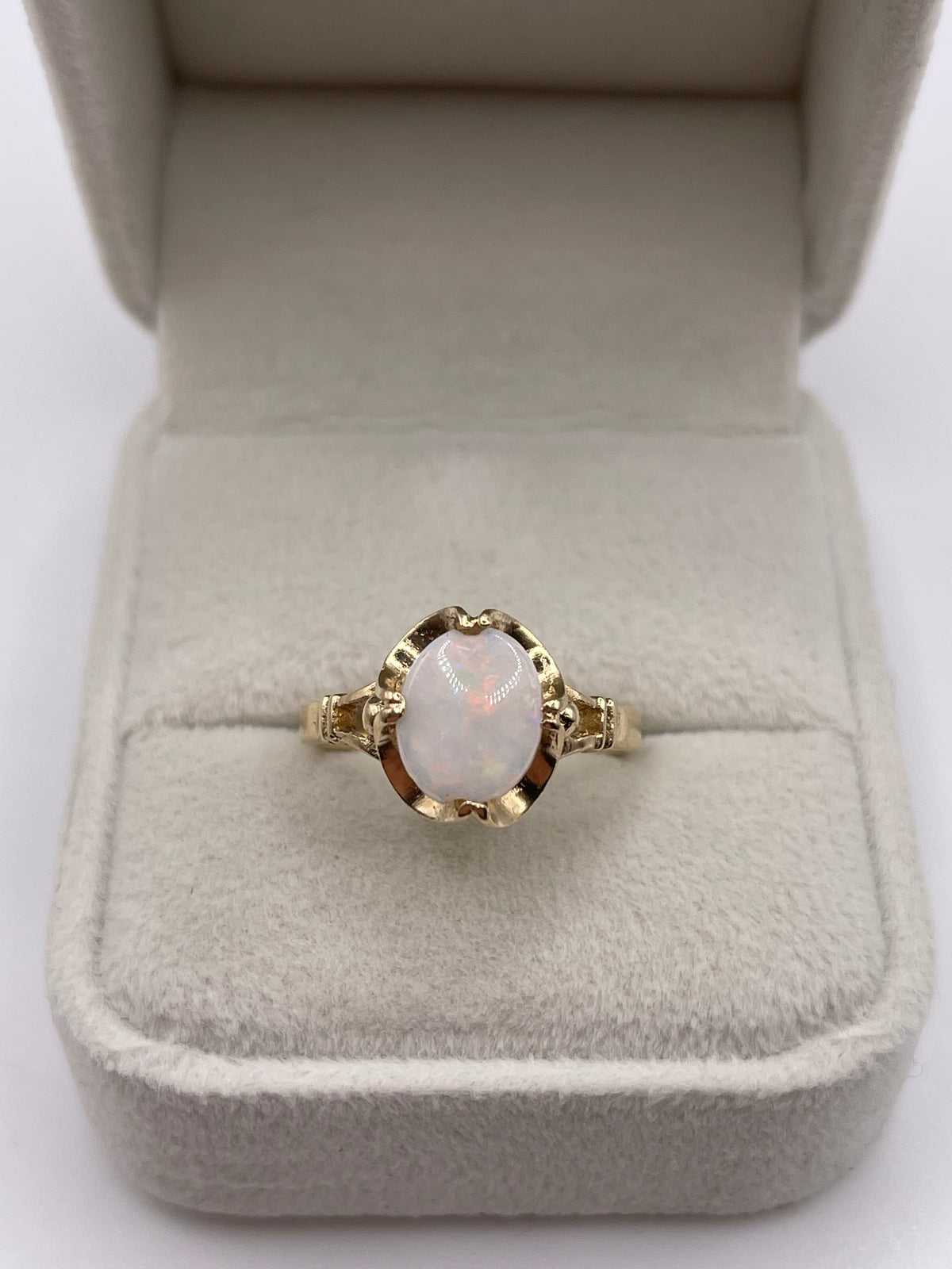 9ct gold opal ring