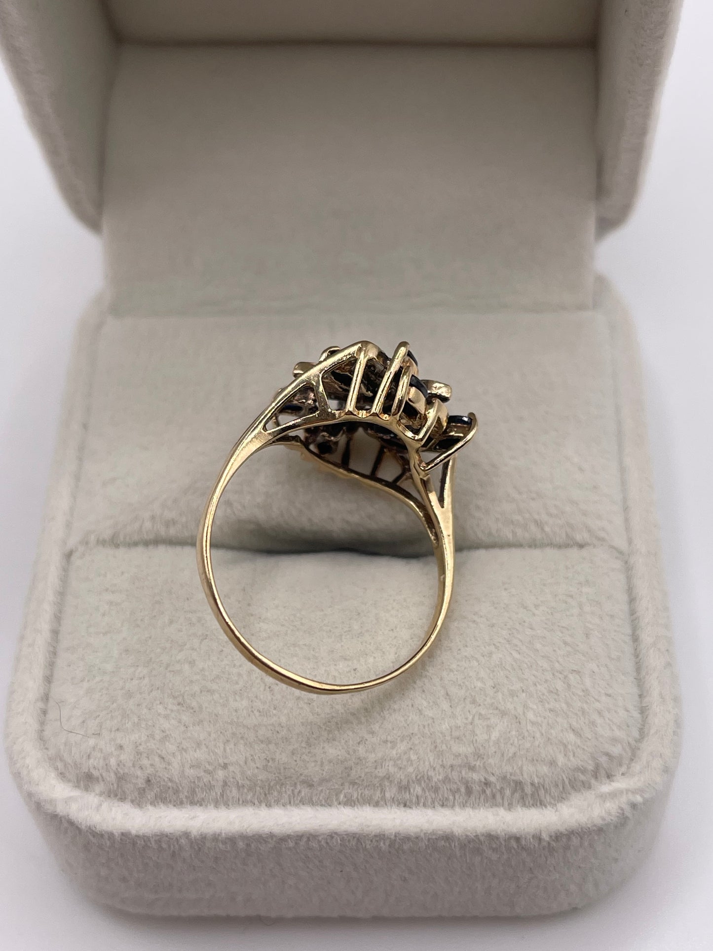 9ct gold sapphire and diamond cluster ring
