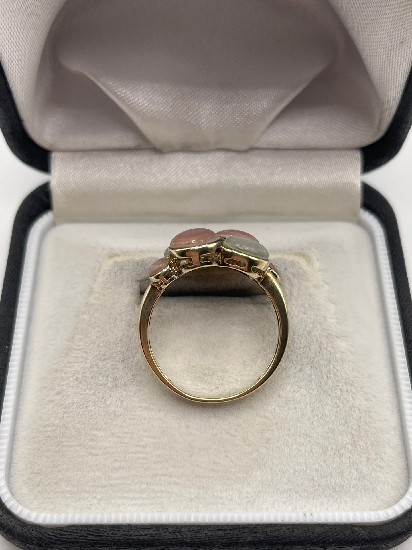 9ct gold mother of pearl ring