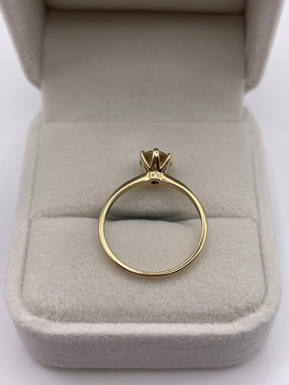 9ct gold quartz ring