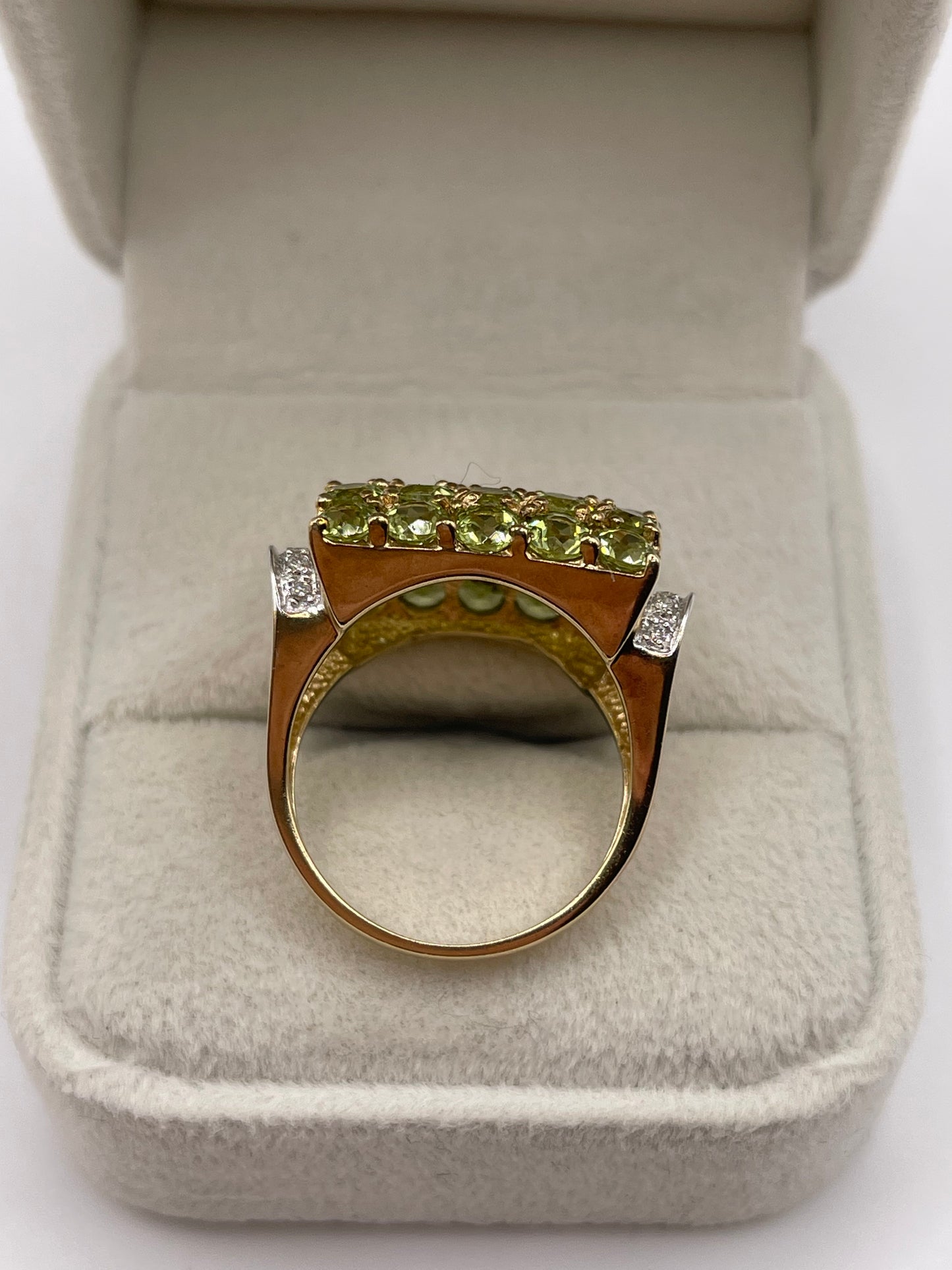 9ct gold peridot and diamond ring