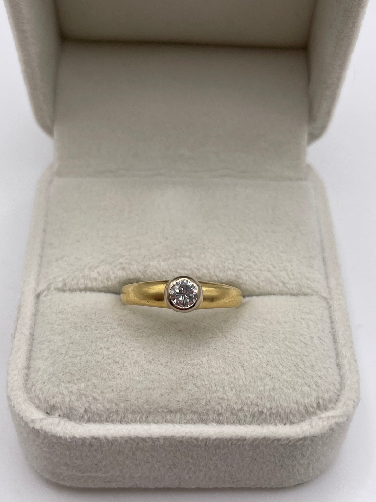 18ct gold diamond ring
