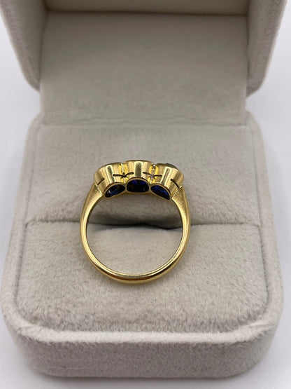 18ct gold sapphire ring