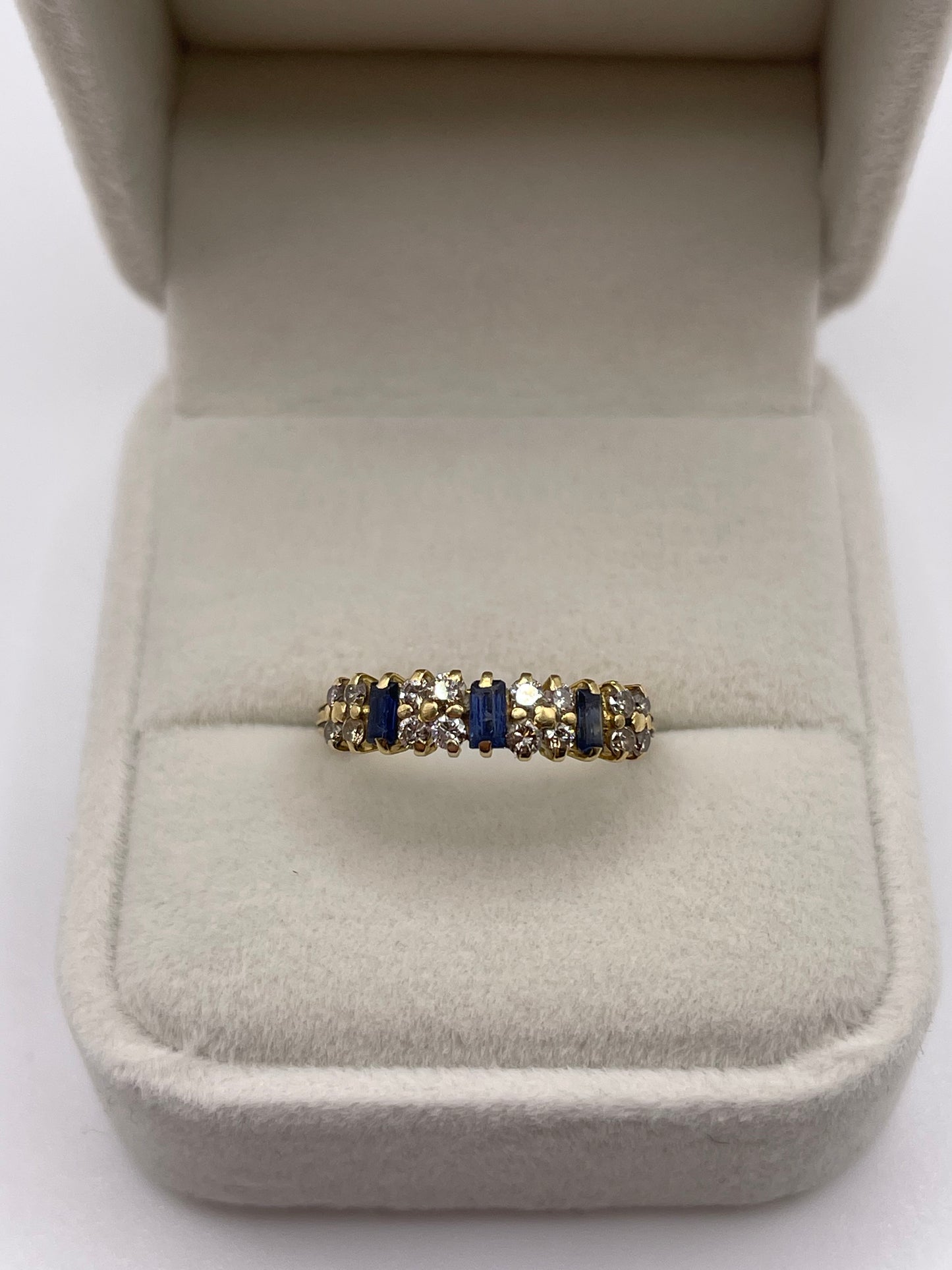 18ct gold sapphire and diamond ring