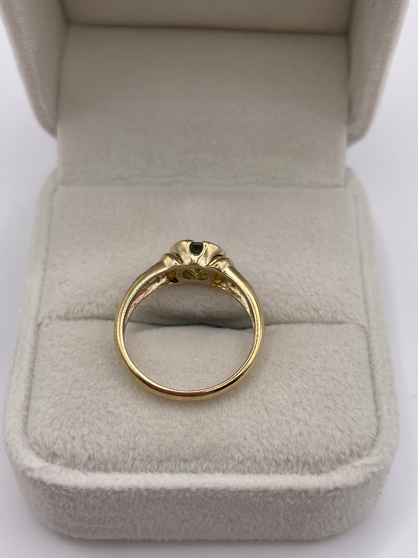 9ct gold peridot and diamond ring