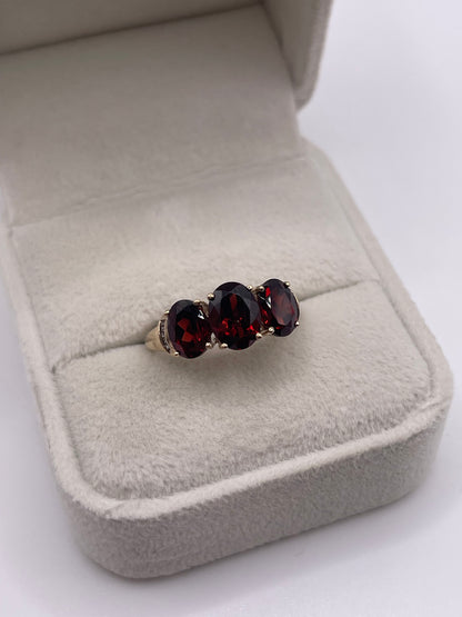 9ct gold garnet and diamond ring