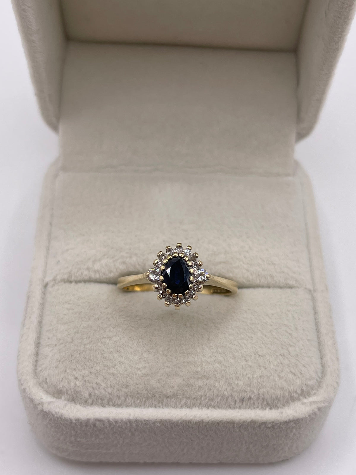 9ct gold sapphire and diamond ring