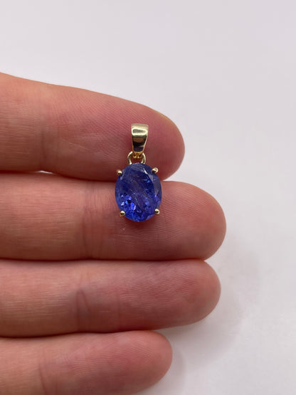 9ct gold tanzanite pendant