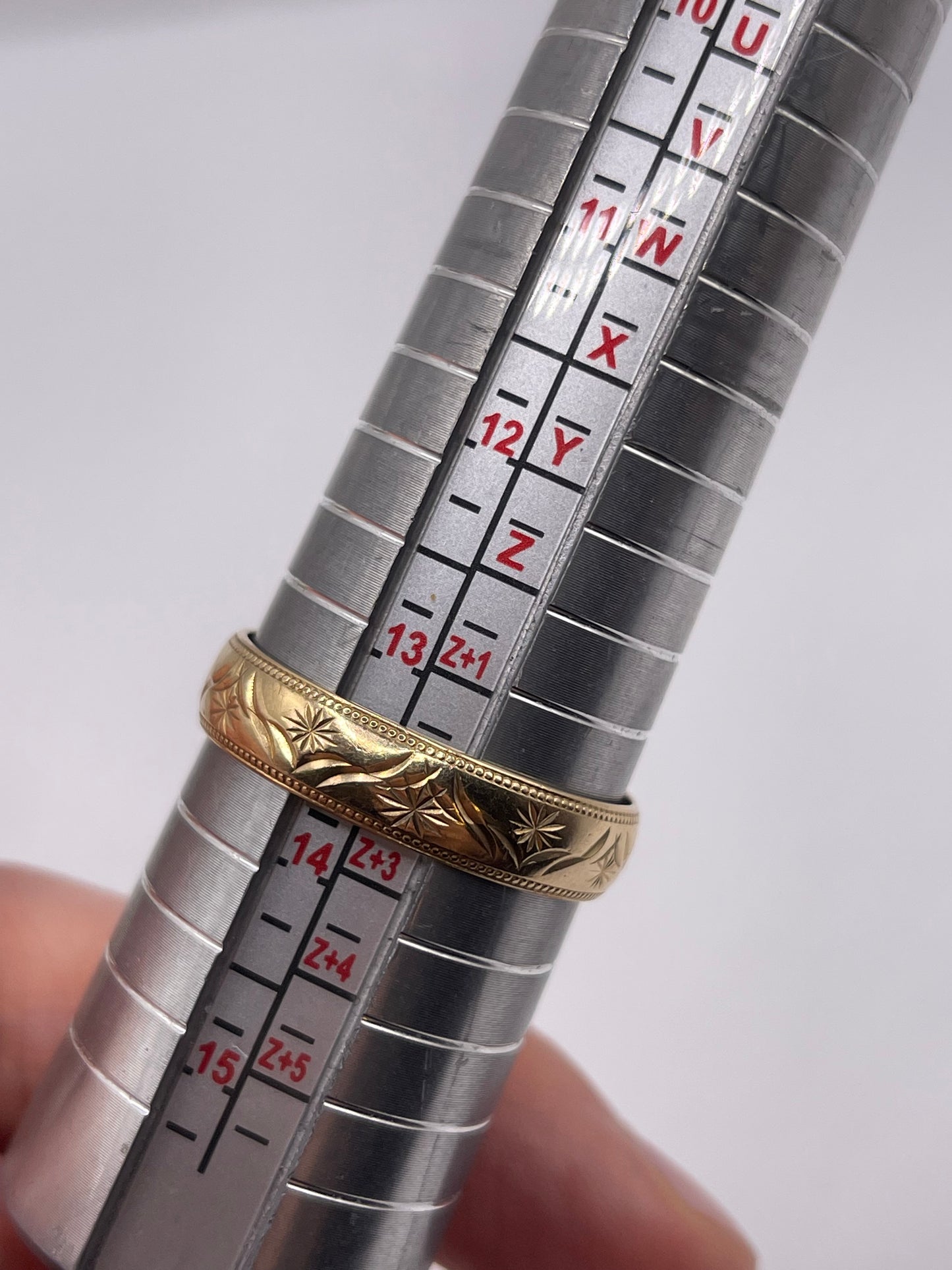 9ct gold patterned band