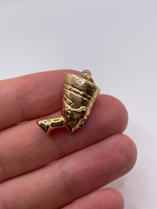 9ct gold queen Nefertiti pendant