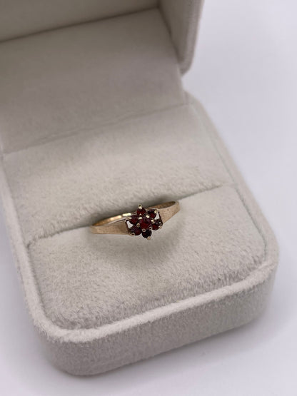 9ct gold garnet cluster ring