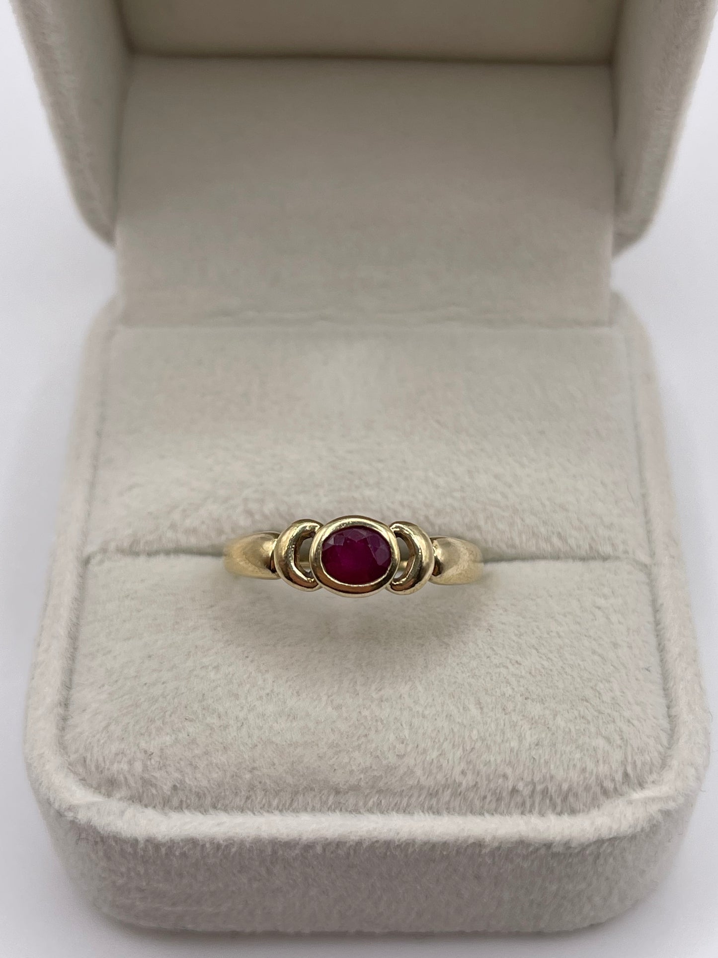 9ct gold ruby ring