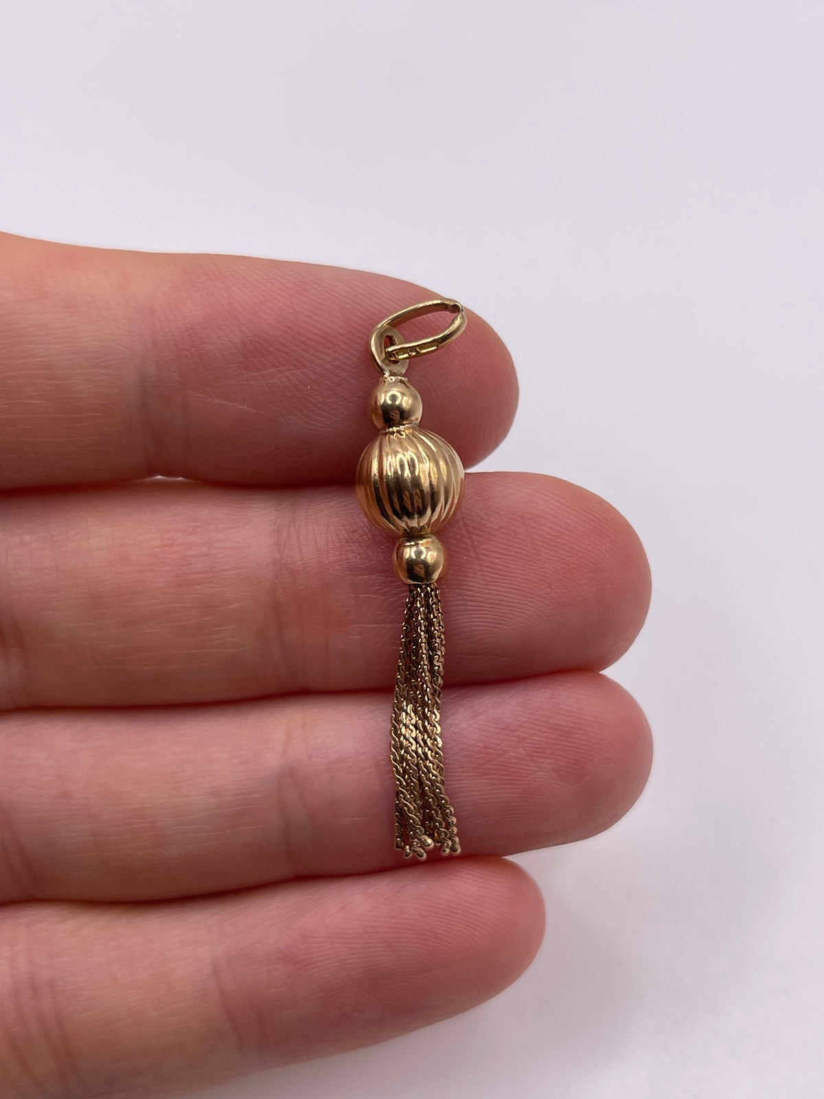 9ct gokd tassel pendant