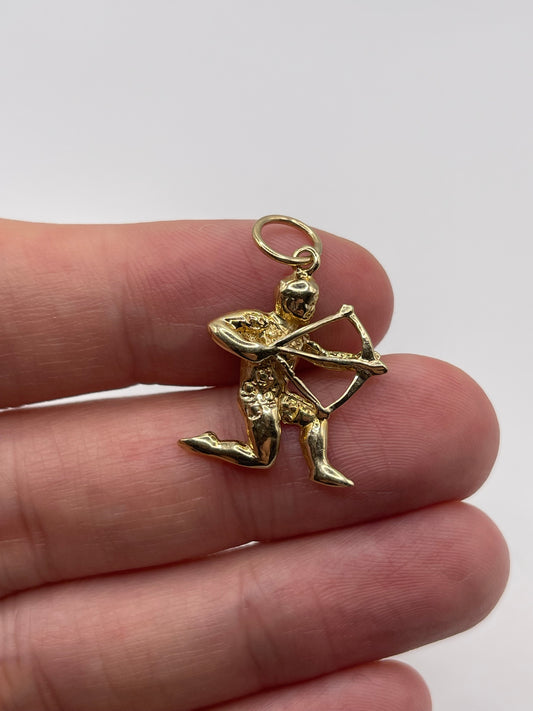 9ct gold Sagittarius pendant