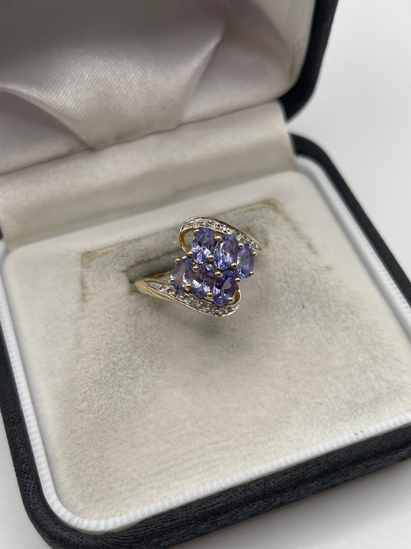 9ct gold tanzanite and diamond ring
