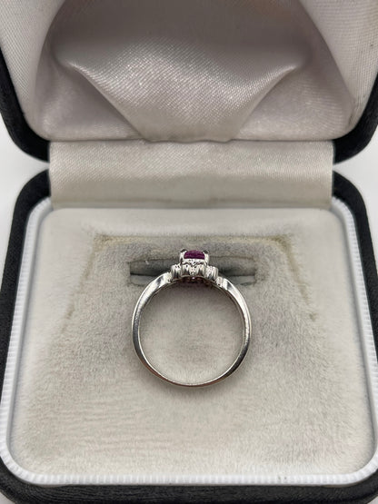 18ct white gold pink sapphire ring