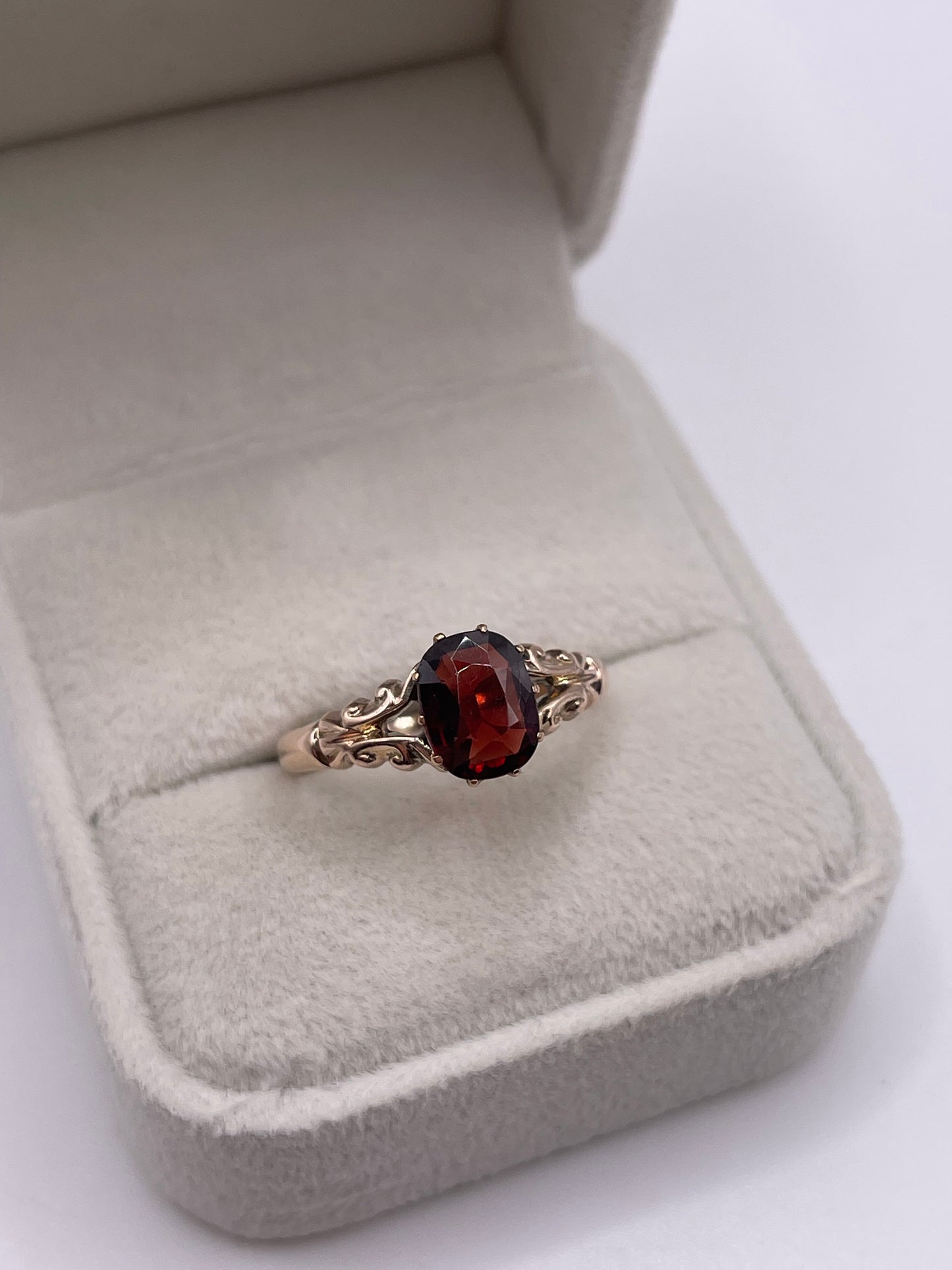 Antique 9ct rose gold garnet ring
