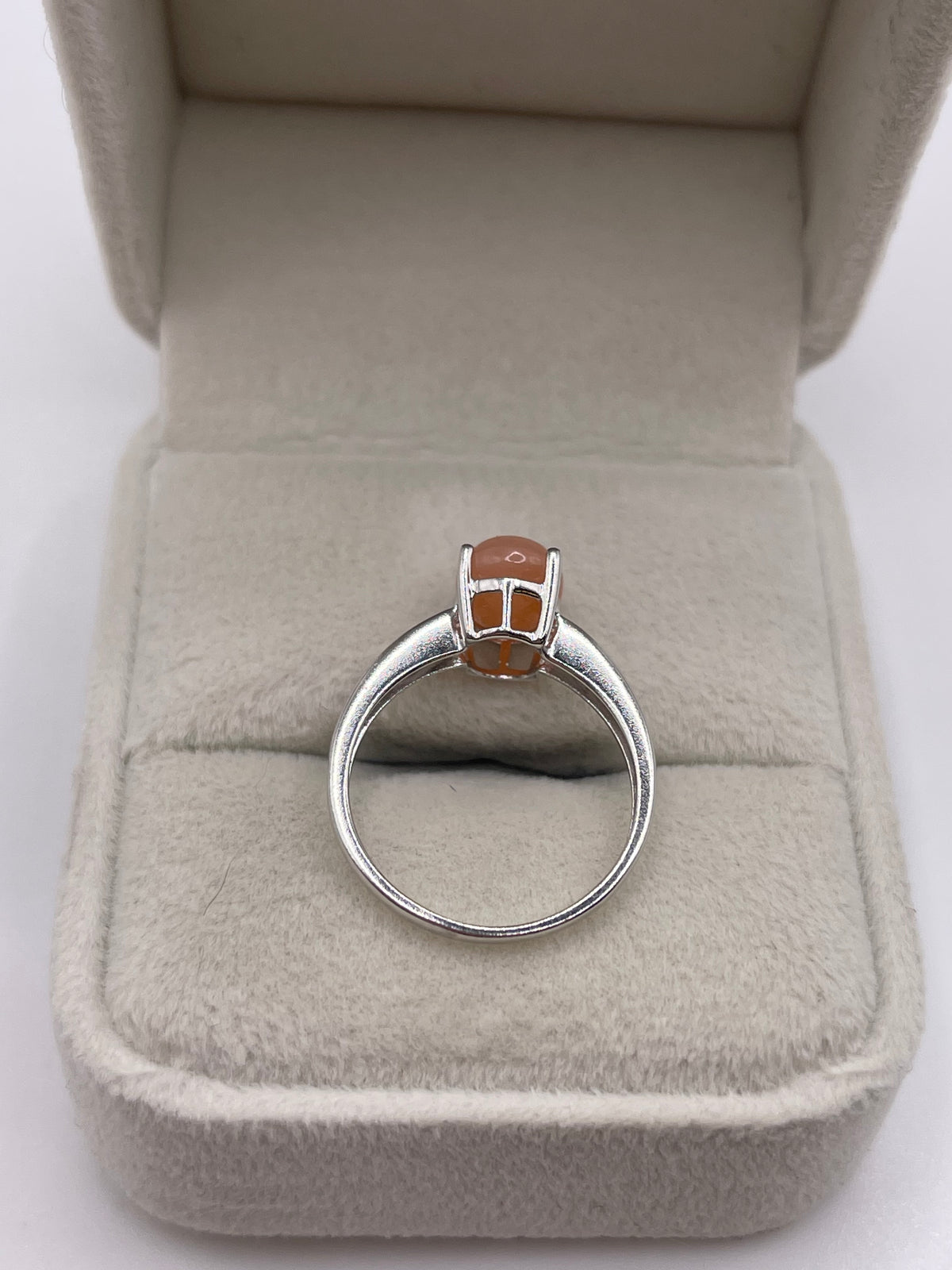 9ct white gold peach moonstone ring