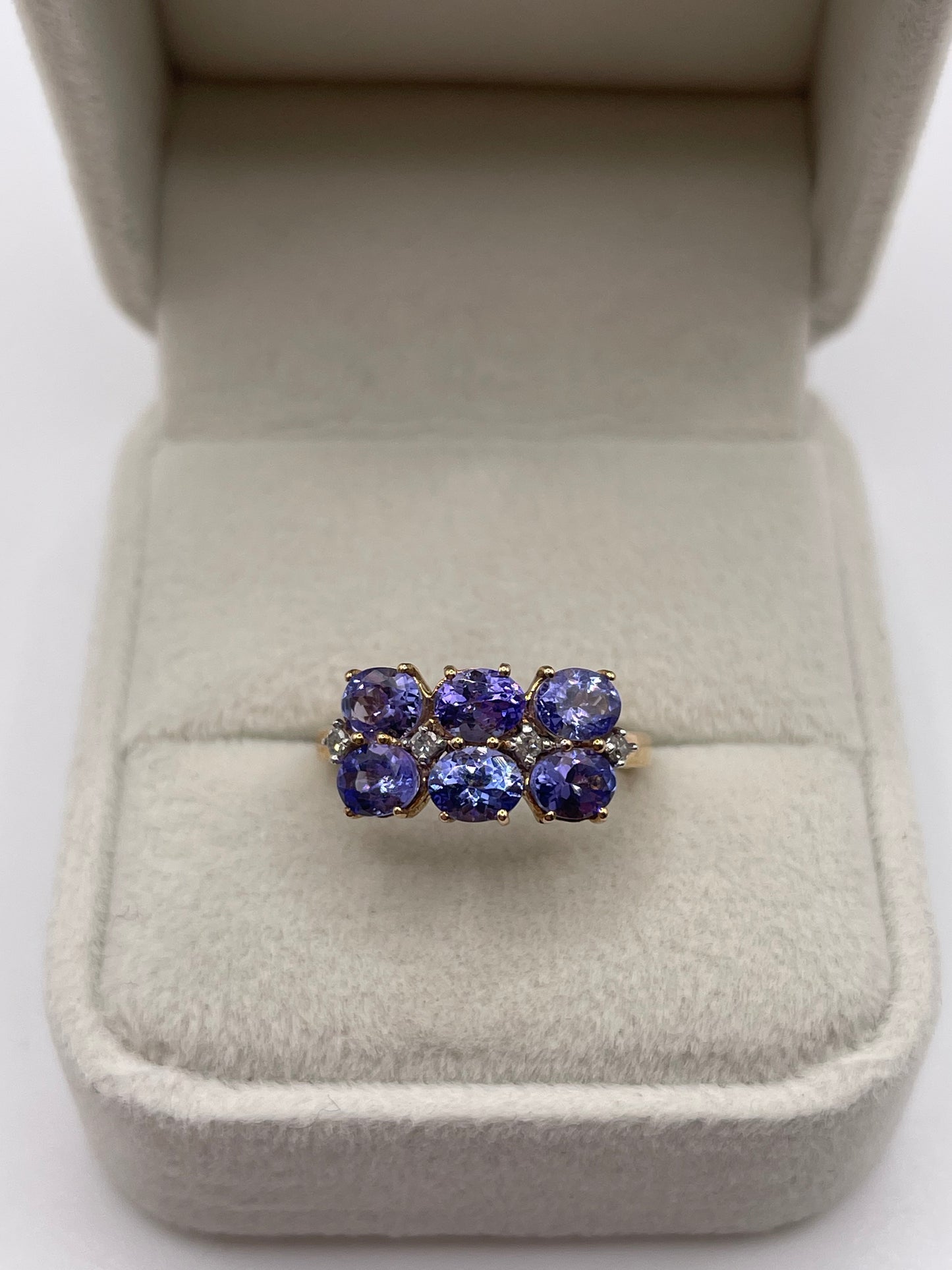9ct gold tanzanite and diamond ring