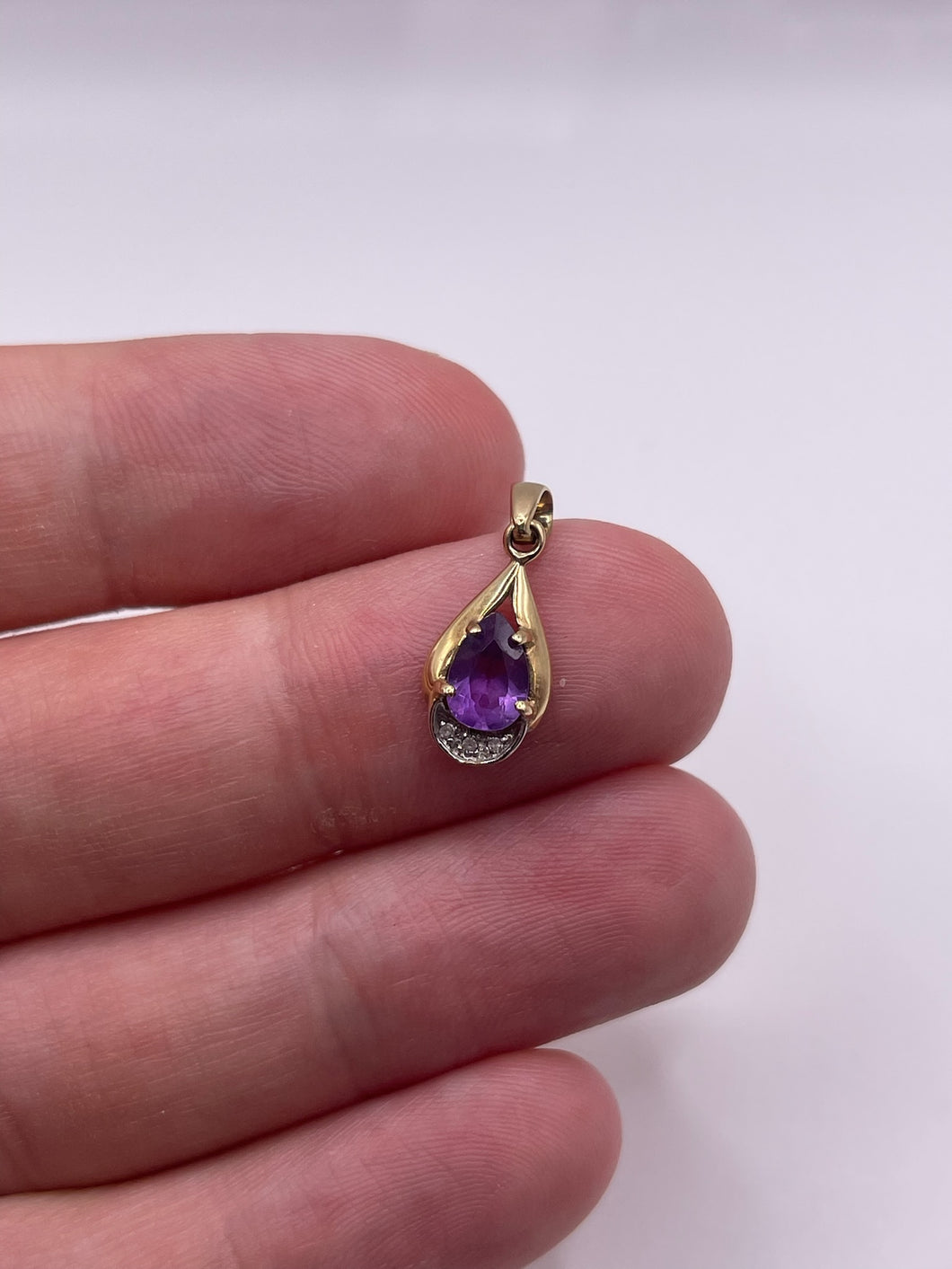 9ct gold amethyst and diamond pendant