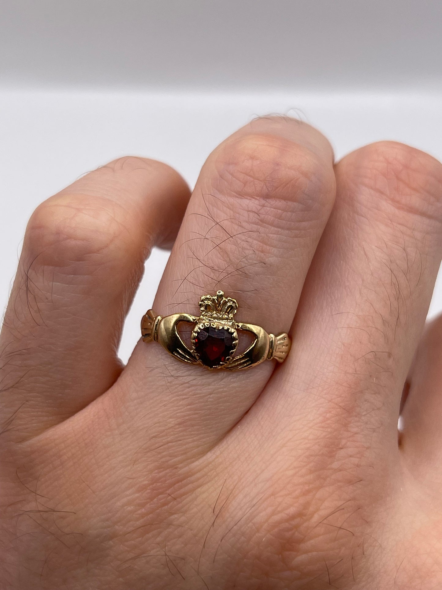 9ct gold garnet claddagh ring