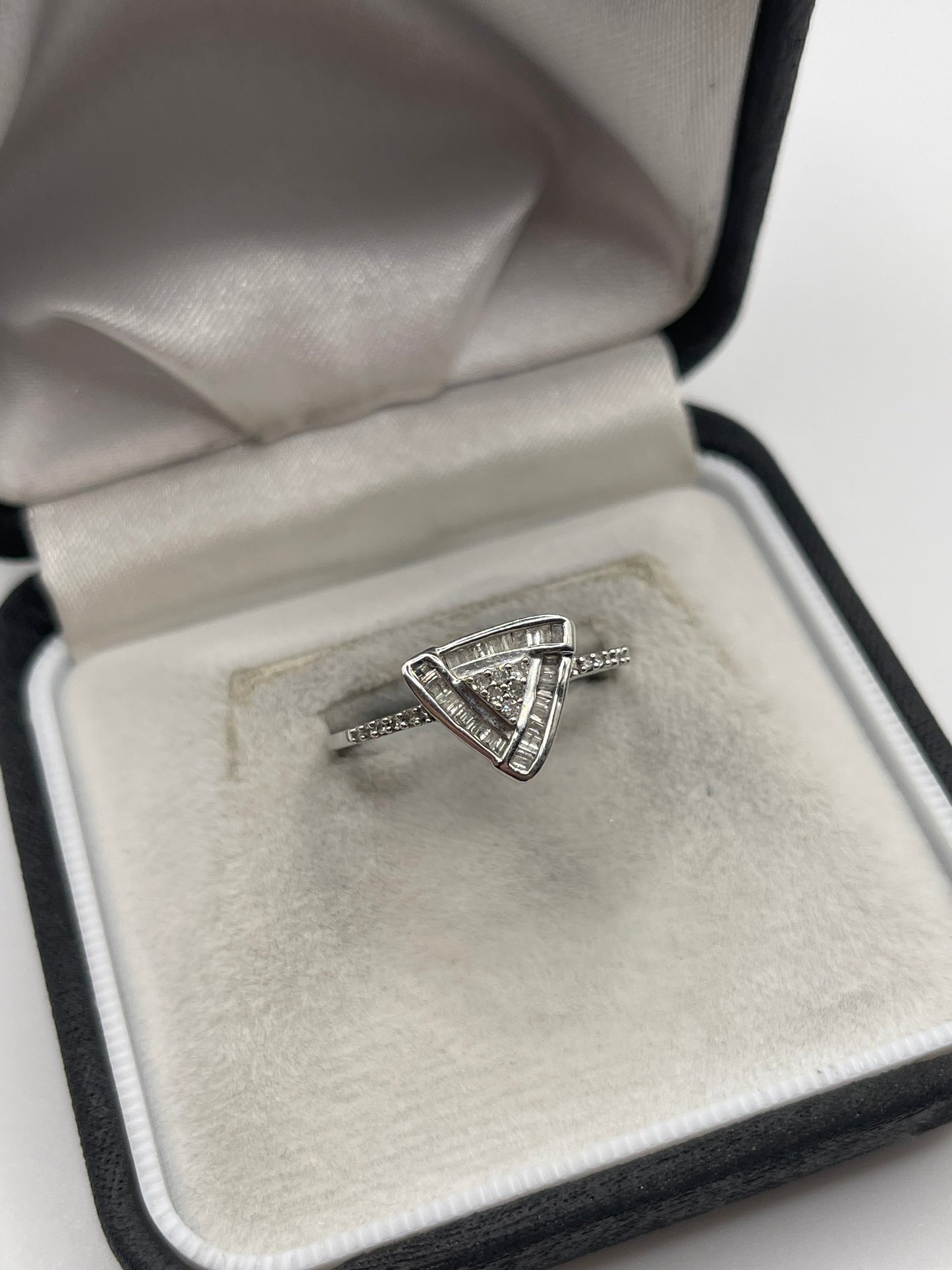 9ct white gold diamond cluster ring