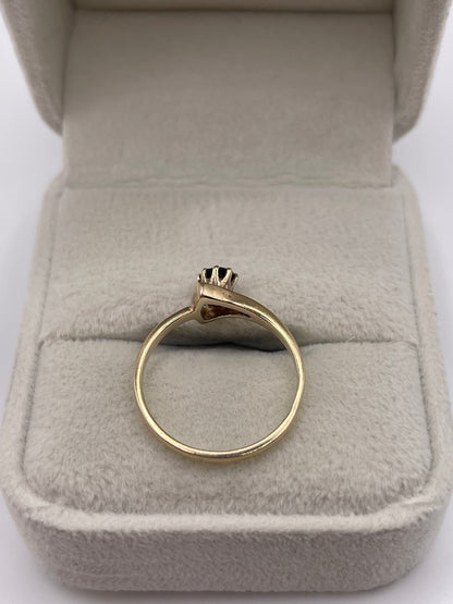 9ct gold garnet ring