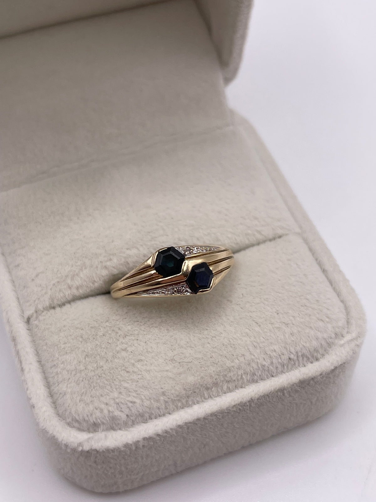 9ct gold sapphire and diamond ring