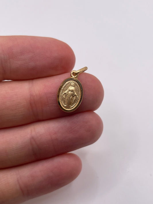 9ct gold st Mary pendant