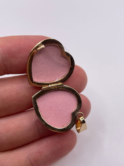 9ct gold heart locket pendant