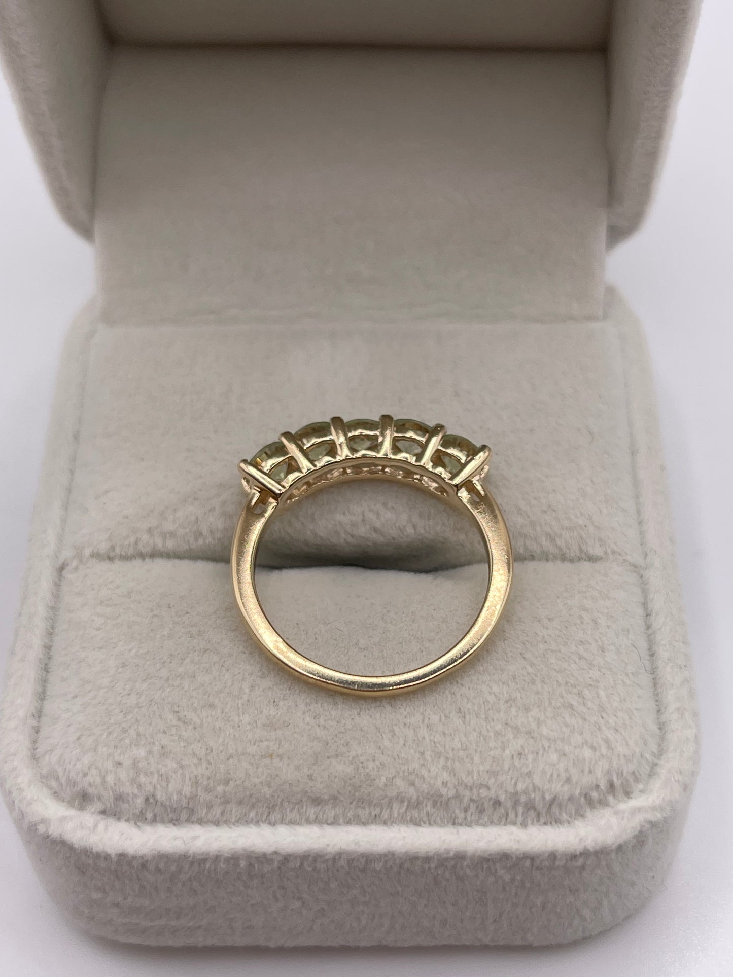 9ct gold quartz ring