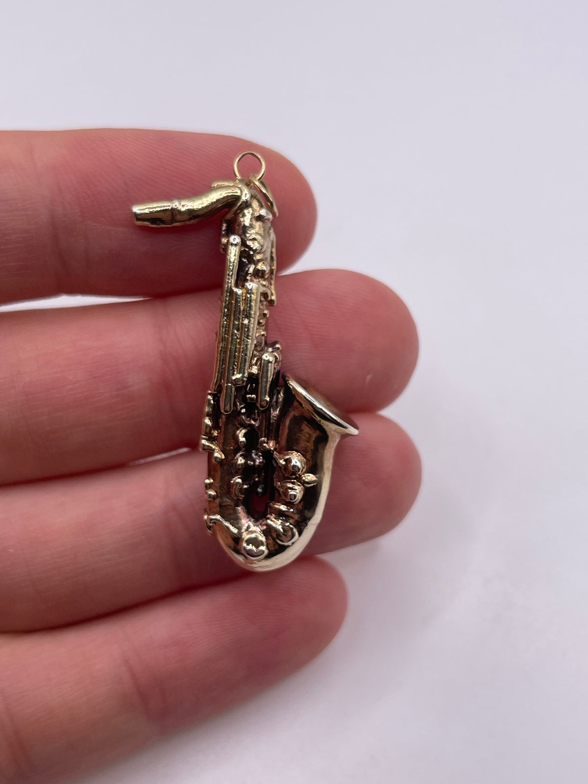 9ct gold saxophone charm