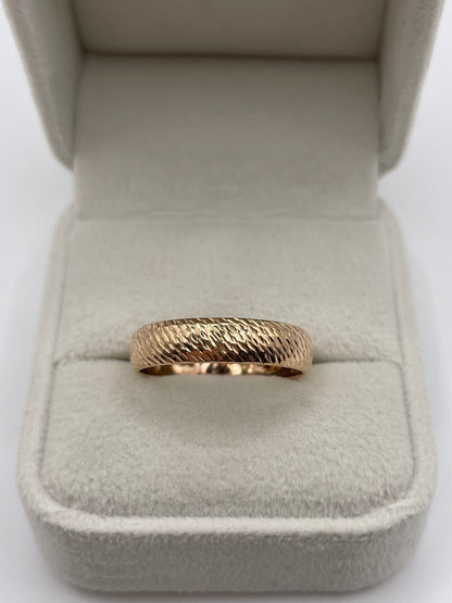 9ct gold patterned band